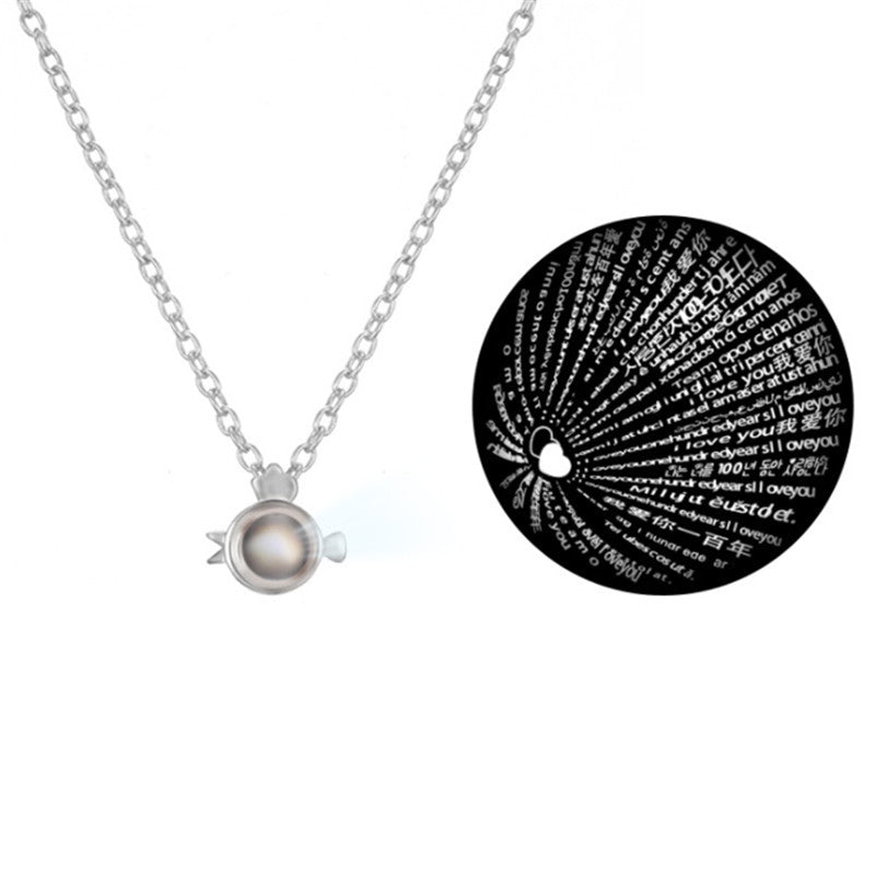 Collier avec projection « Je t’aime » en 100 langues