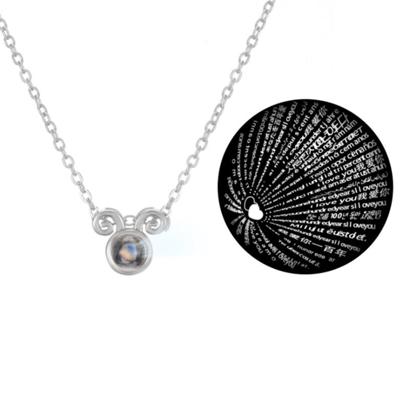 Collier avec projection « Je t’aime » en 100 langues
