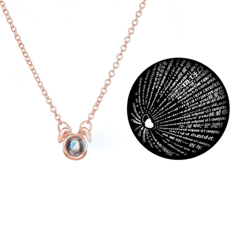 Collier avec projection « Je t’aime » en 100 langues