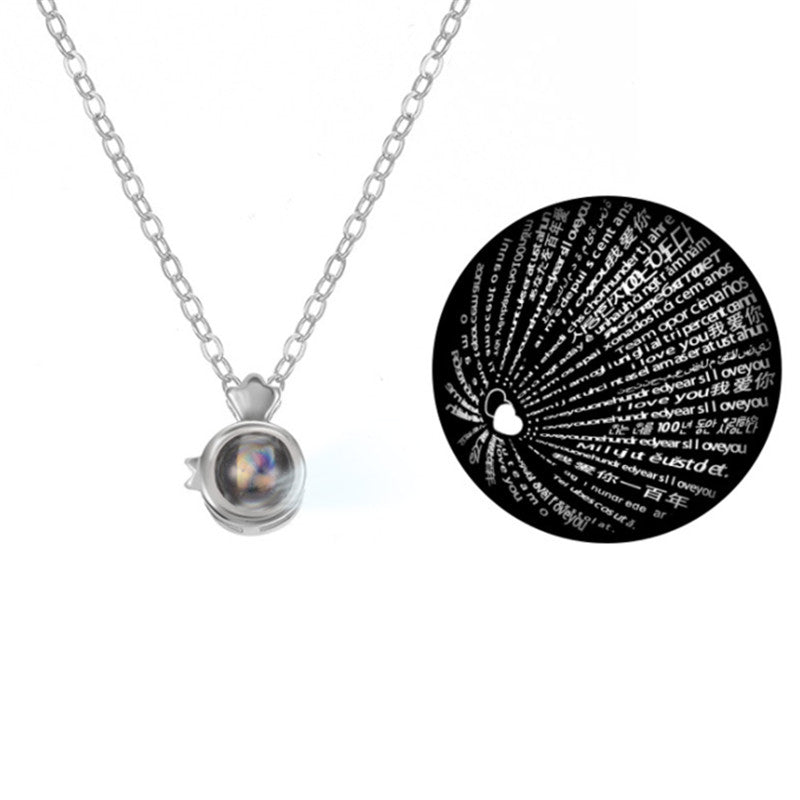 Collier avec projection « Je t’aime » en 100 langues