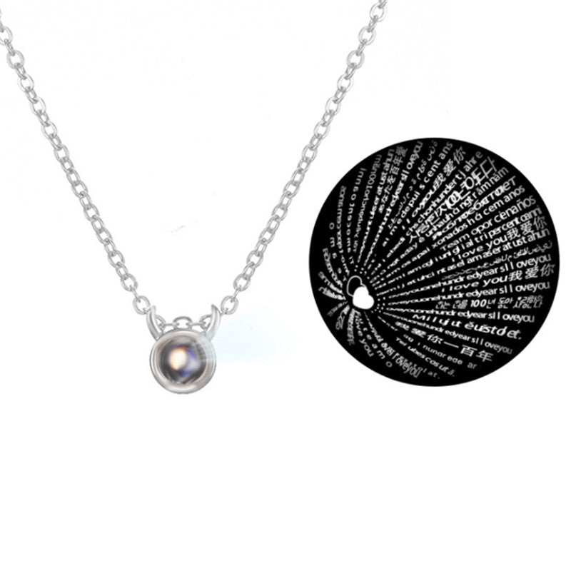 Collier avec projection « Je t’aime » en 100 langues