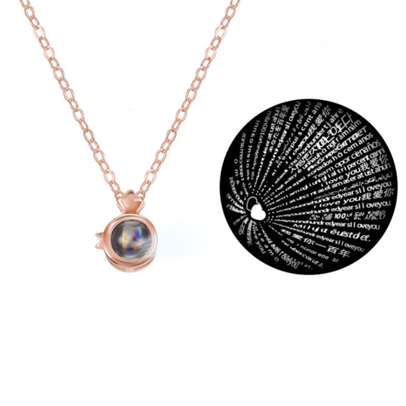 Collier avec projection « Je t’aime » en 100 langues