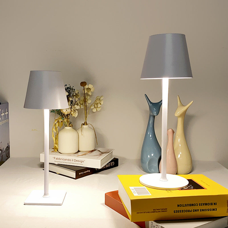 Lampe Table Métal Haut Pied LED - Style Américain Nordique - Hôtel Bar - USB Protection Yeux