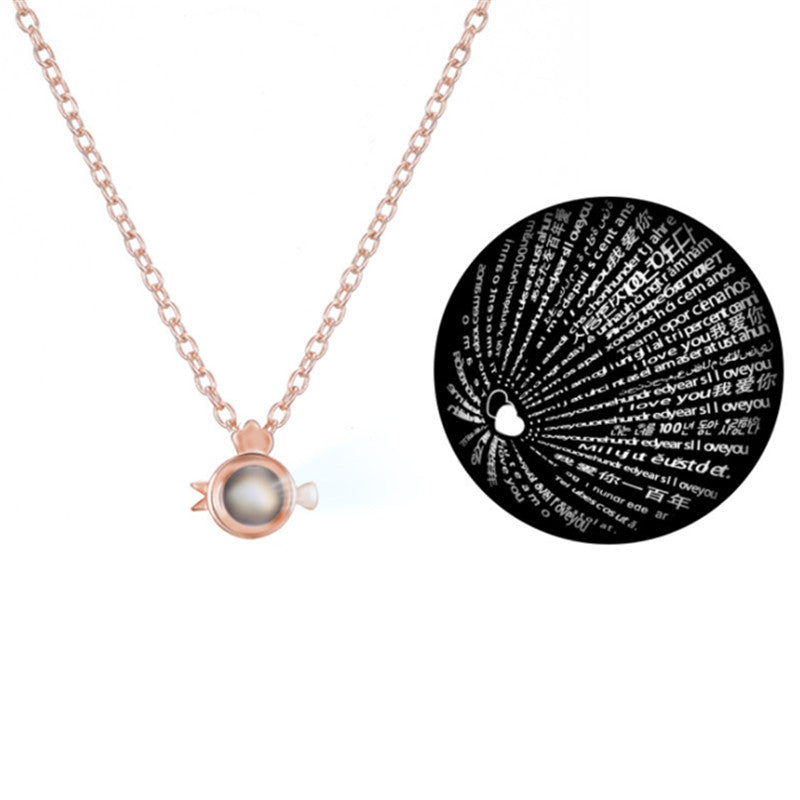 Collier avec projection « Je t’aime » en 100 langues