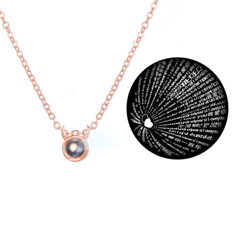 Collier avec projection « Je t’aime » en 100 langues