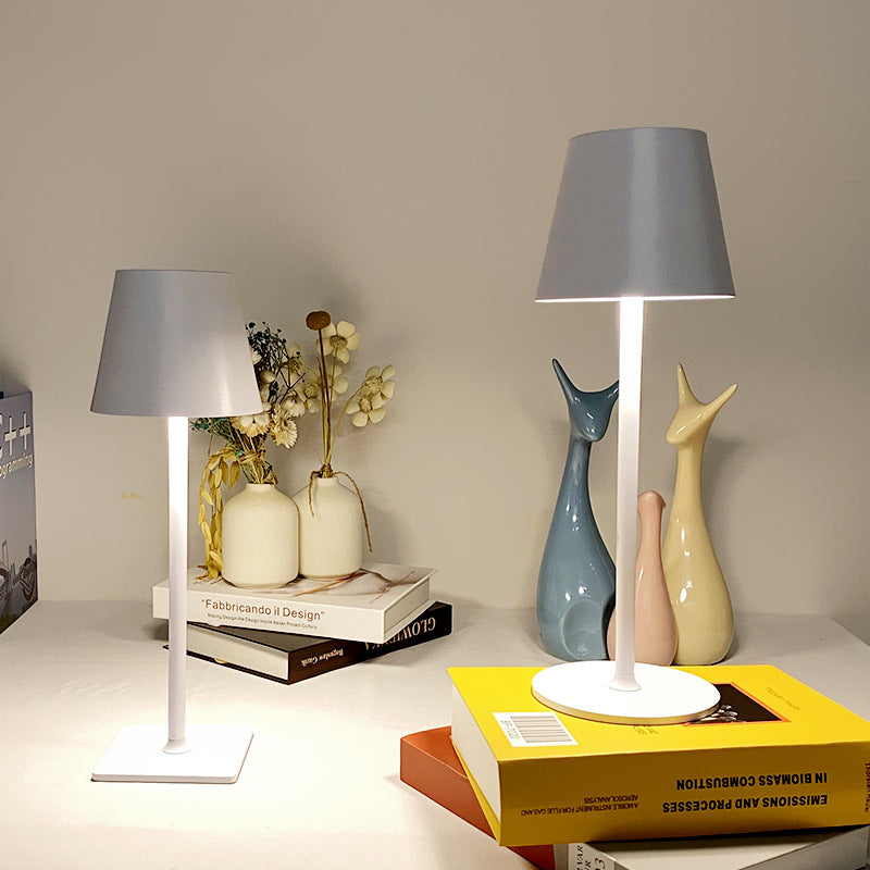 Lampe Table Métal Haut Pied LED - Style Américain Nordique - Hôtel Bar - USB Protection Yeux