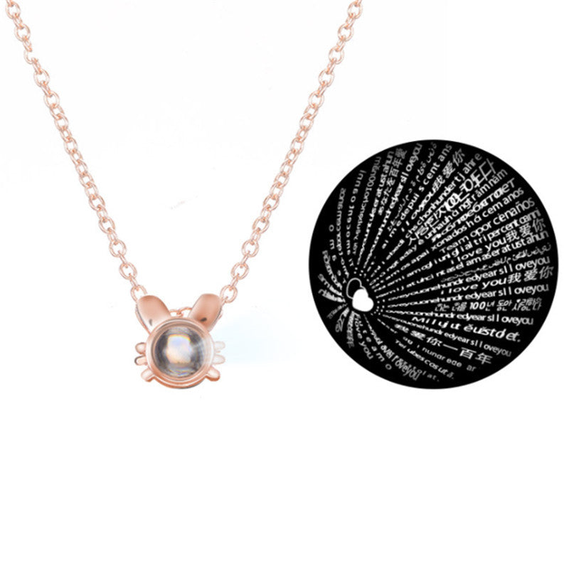 Collier avec projection « Je t’aime » en 100 langues