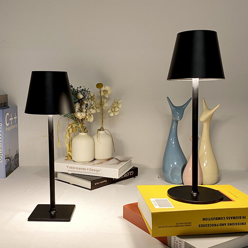 Lampe Table Métal Haut Pied LED - Style Américain Nordique - Hôtel Bar - USB Protection Yeux