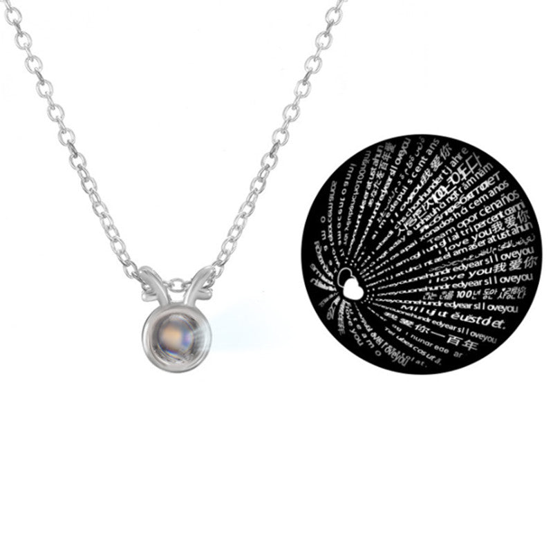 Collier avec projection « Je t’aime » en 100 langues