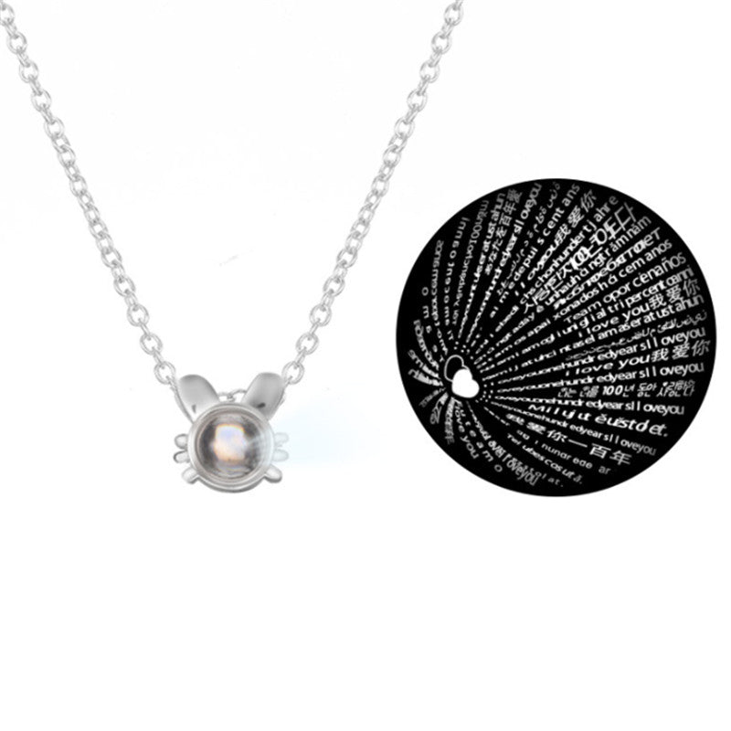 Collier avec projection « Je t’aime » en 100 langues