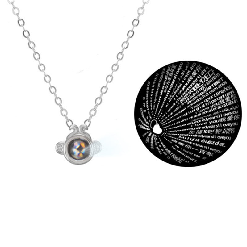 Collier avec projection « Je t’aime » en 100 langues