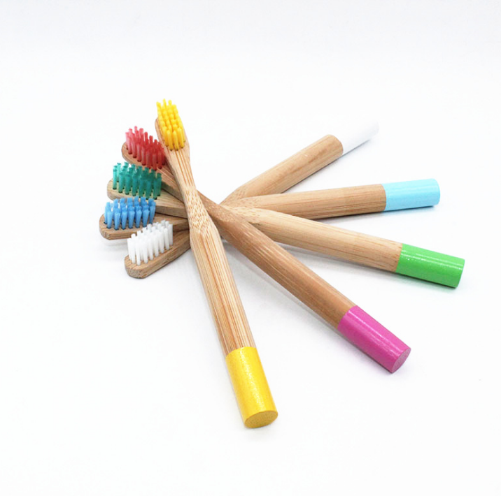 Brosse à Dents Bambou Naturel Biodégradable - Écologique - 5 Couleurs - Étui Voyage
